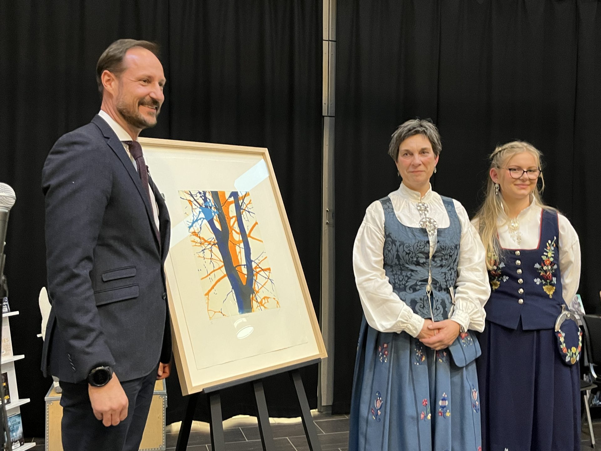 Kronprins Haakon delte ut skolepris til Storhamar videregående skole